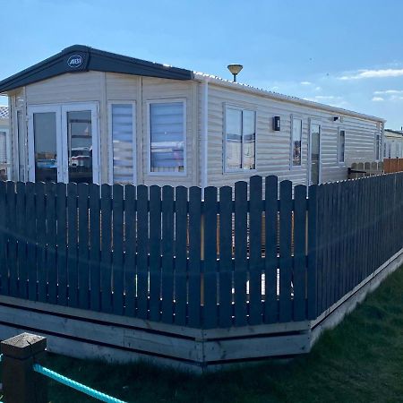 Beachfront Lodge, Lossiemouth Bay Exterior photo