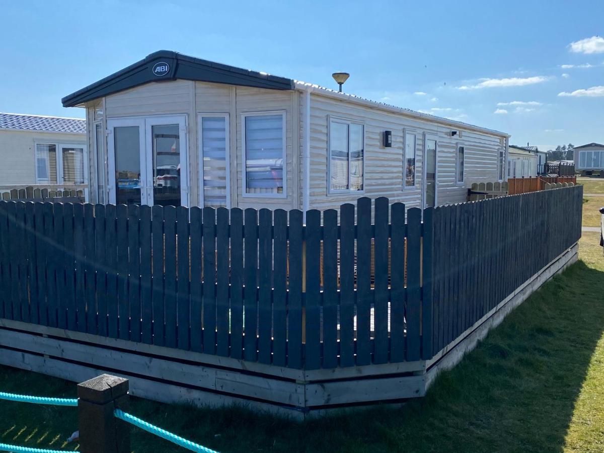 Beachfront Lodge, Lossiemouth Bay Exterior photo